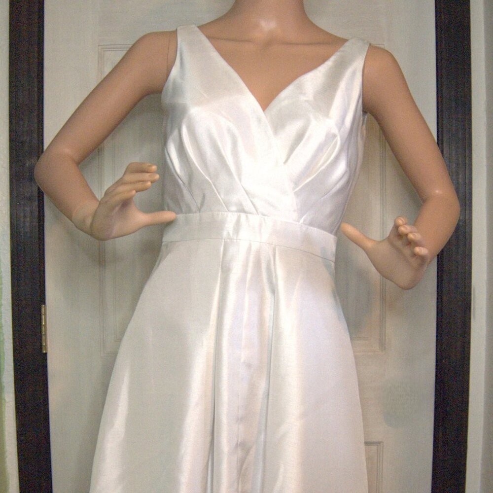 White Fit and Flare Dress Sleeveless A-Line Knee-Length Size 2 by Tahari